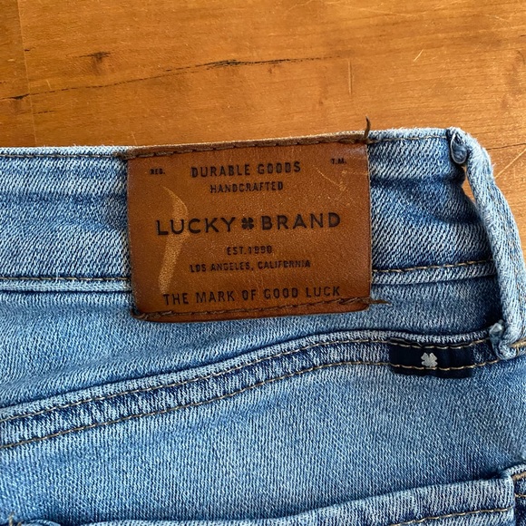 Women’s Lucky Brand Light Denim Jeans - Picture 6 of 8